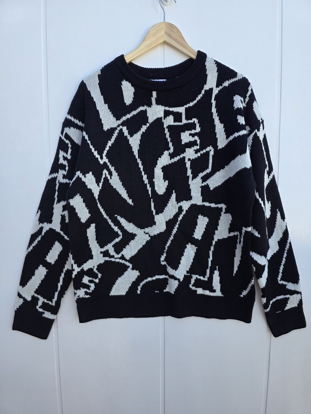 Urban Man Graffiti Print Knit Acrylic Crewneck Sweater Black White Mens Medium